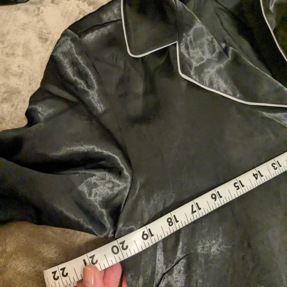 Aritzia / Babaton black blouse with white piping - Picture 4 of 8